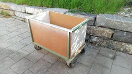 Caisson à roulette / Transportwagen auf Rollen