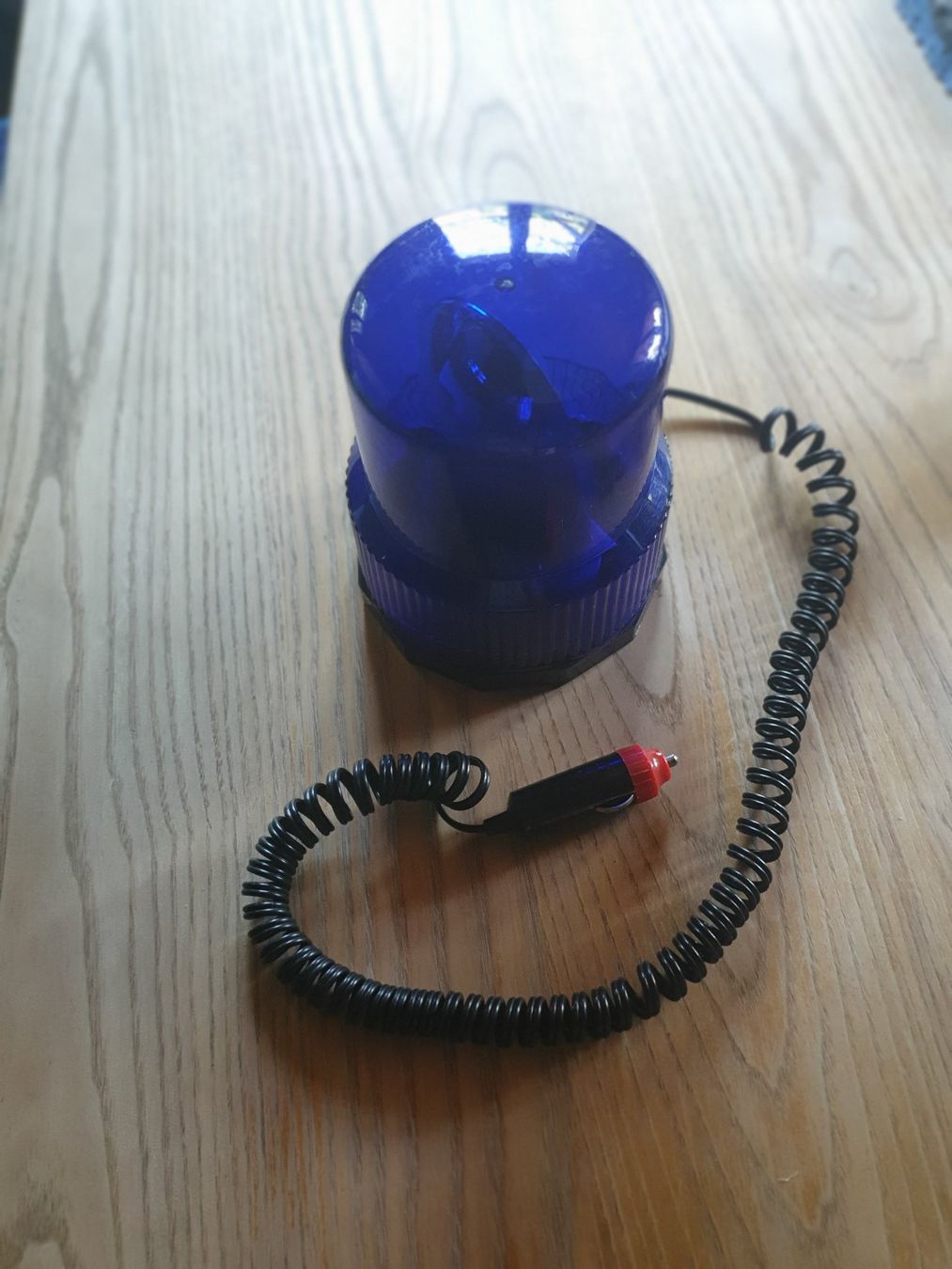 Lampen: Rundumleuchte blau mit Zigarettenanzünder Stecker – Gebraucht aus Uetendorf von worhol