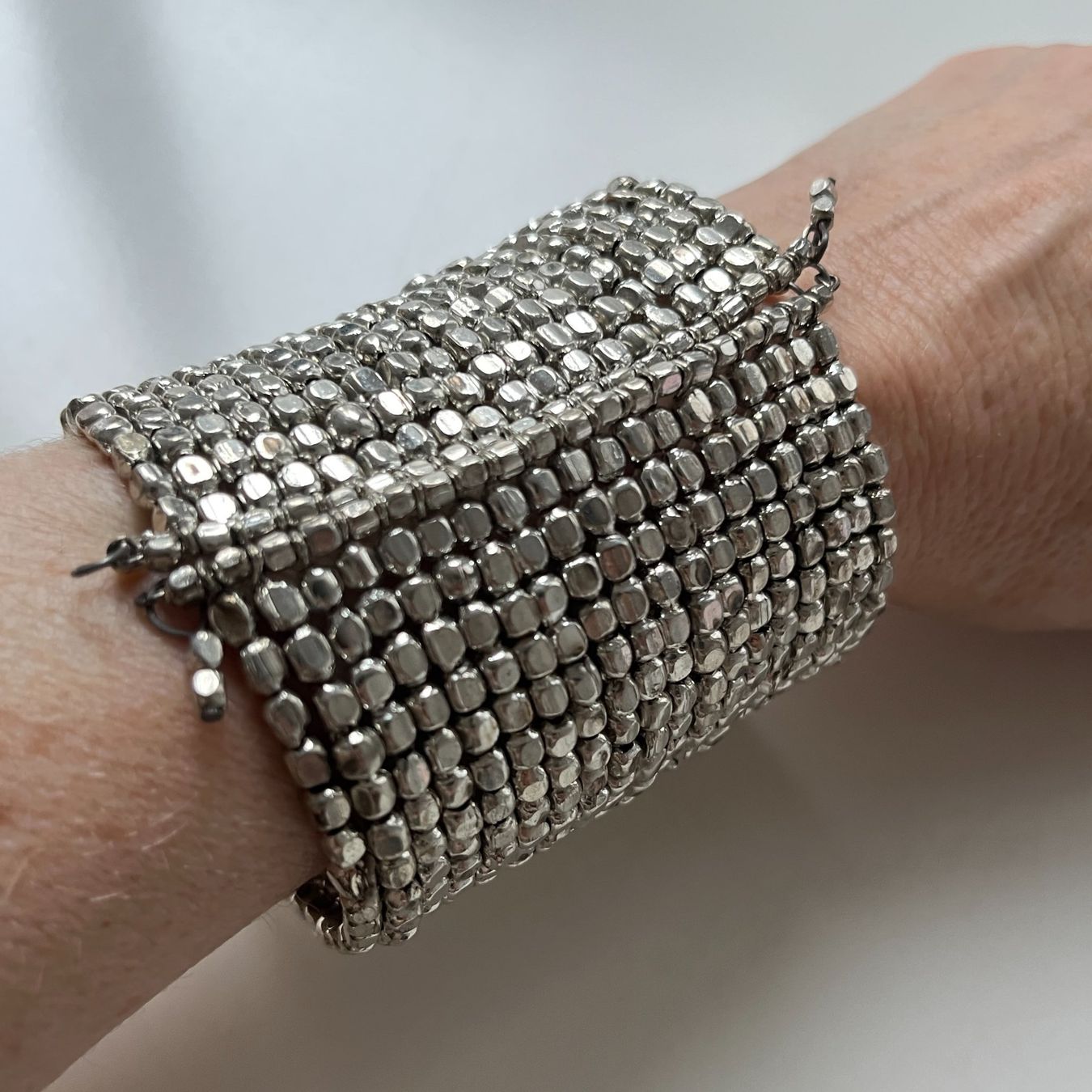 Armbänder & -reifen: Stylischer Armreif – Gebraucht aus Zürich von nwr