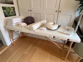 Massageliege mit Zubehör: Gutes Starterset