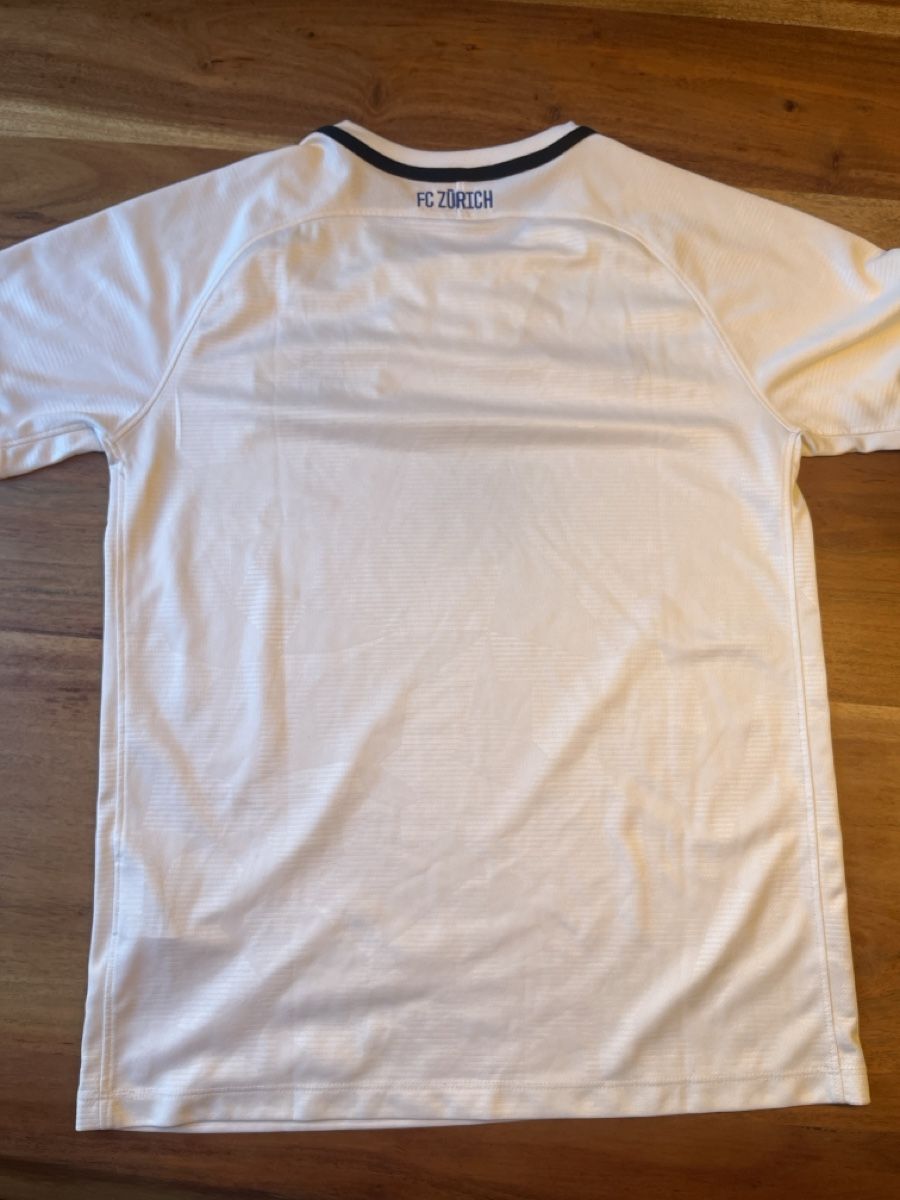 Canottiere & Pantaloni: FCZ Trikot 2018/19 Home – Usato da Zürich venduto da User_99 4