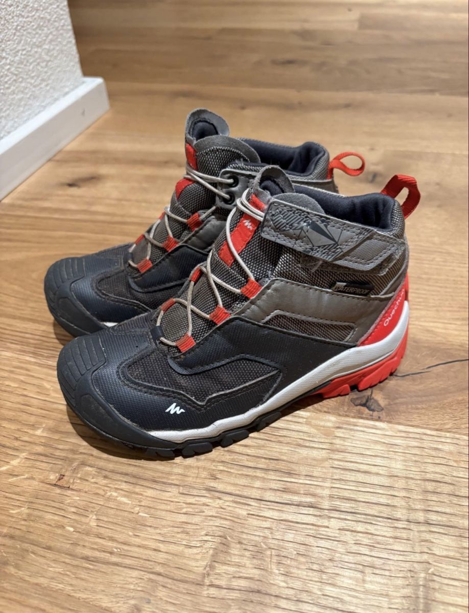 Scarpe per ragazzi: Kinder Wanderschuhe Quechua gr.28 – Usato da Birrhard venduto da kristiii
