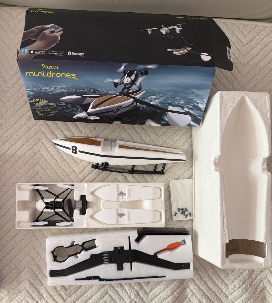 Parrot Modellismo RC: Parrot Minidrone Hydrofoil - neuf – Nuovo e nell'imballaggio originale da Genève venduto da len_5q5n