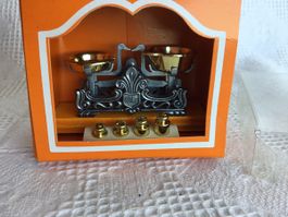 Original verpackte Waage mit Gewichten von Bodo Hennig