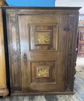 |*| Antike Schrank