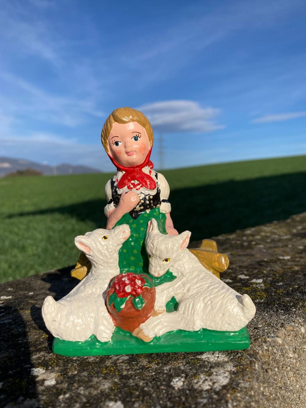 Statuette: Mädchen mit Schäfchen Figur signiert A. Klein – Usato da Subingen venduto da ArtBead