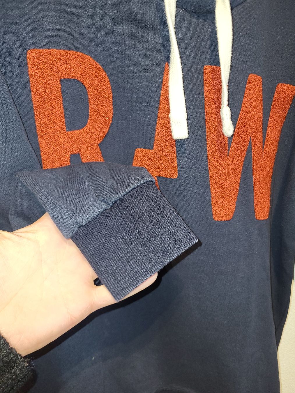 Pullover & Sweatshirts: RAW - Pull à Capuchon Bleu Foncé, Taille M – Gebraucht aus Haute-Nendaz von DetoutDerien 6