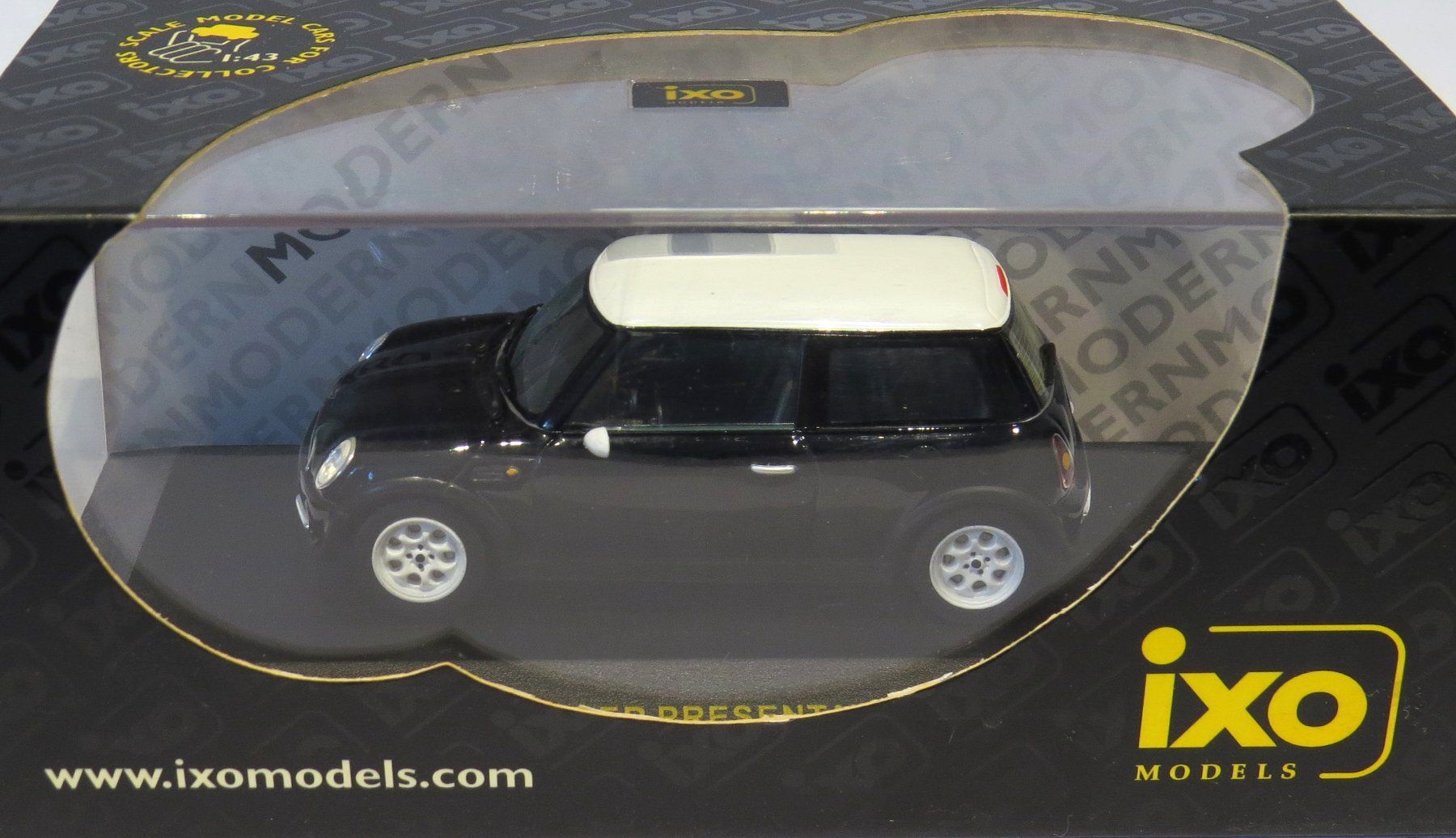 Cooper Modellautos: 1:43 Mini Cooper Presentation 2000 – Neu und originalverpackt aus Ettingen von Burago 2