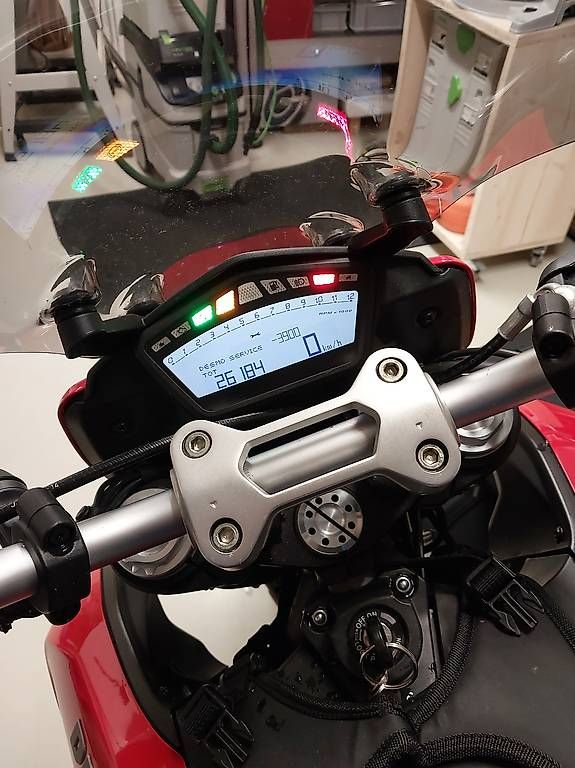 Strada: Moto Ducati Hypermotard 821 – Usato da Cernier venduto da Dgege-L 1