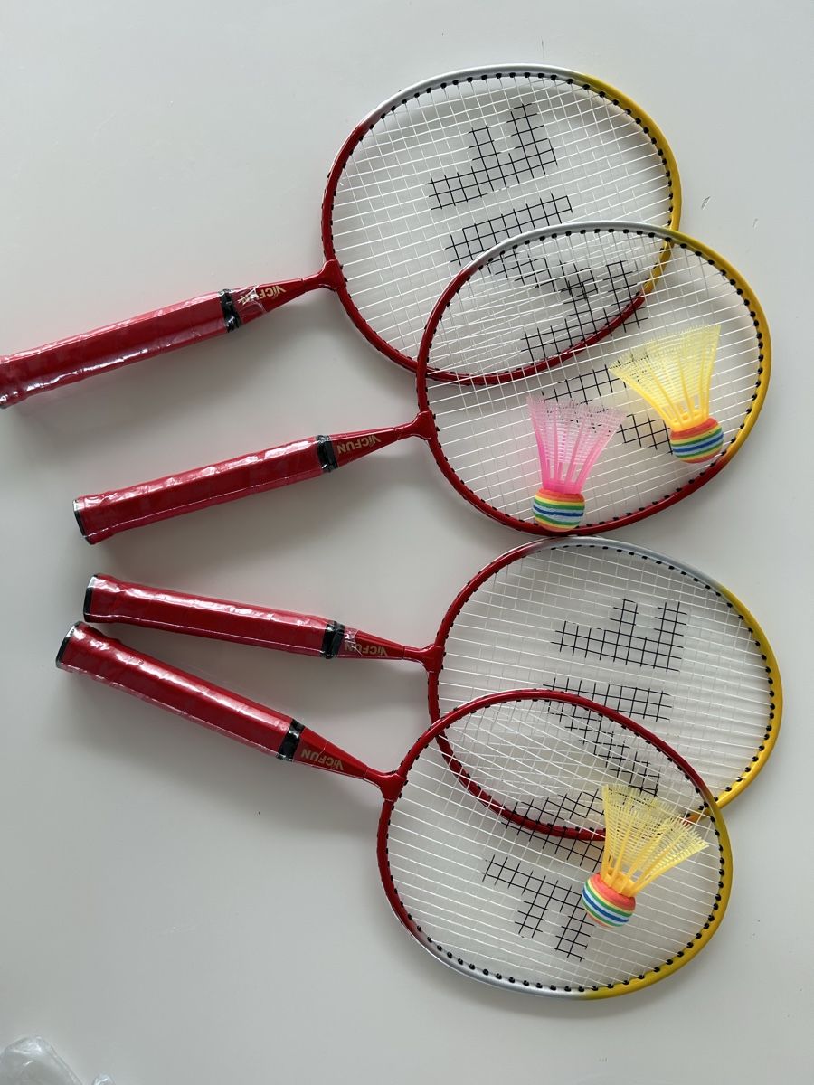 Spiele: Badminton Schläger Set – Neu (gemäss Beschreibung) aus Lengnau AG von