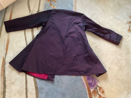 Adorable manteau asymétrique THANNY t. S prune tissu soyeux