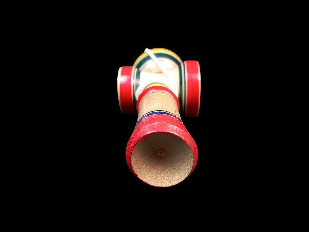 Spielzeuge: Traditionelles Kendama aus Holz – Gebraucht aus Hünenberg von Restwert_Zug 1