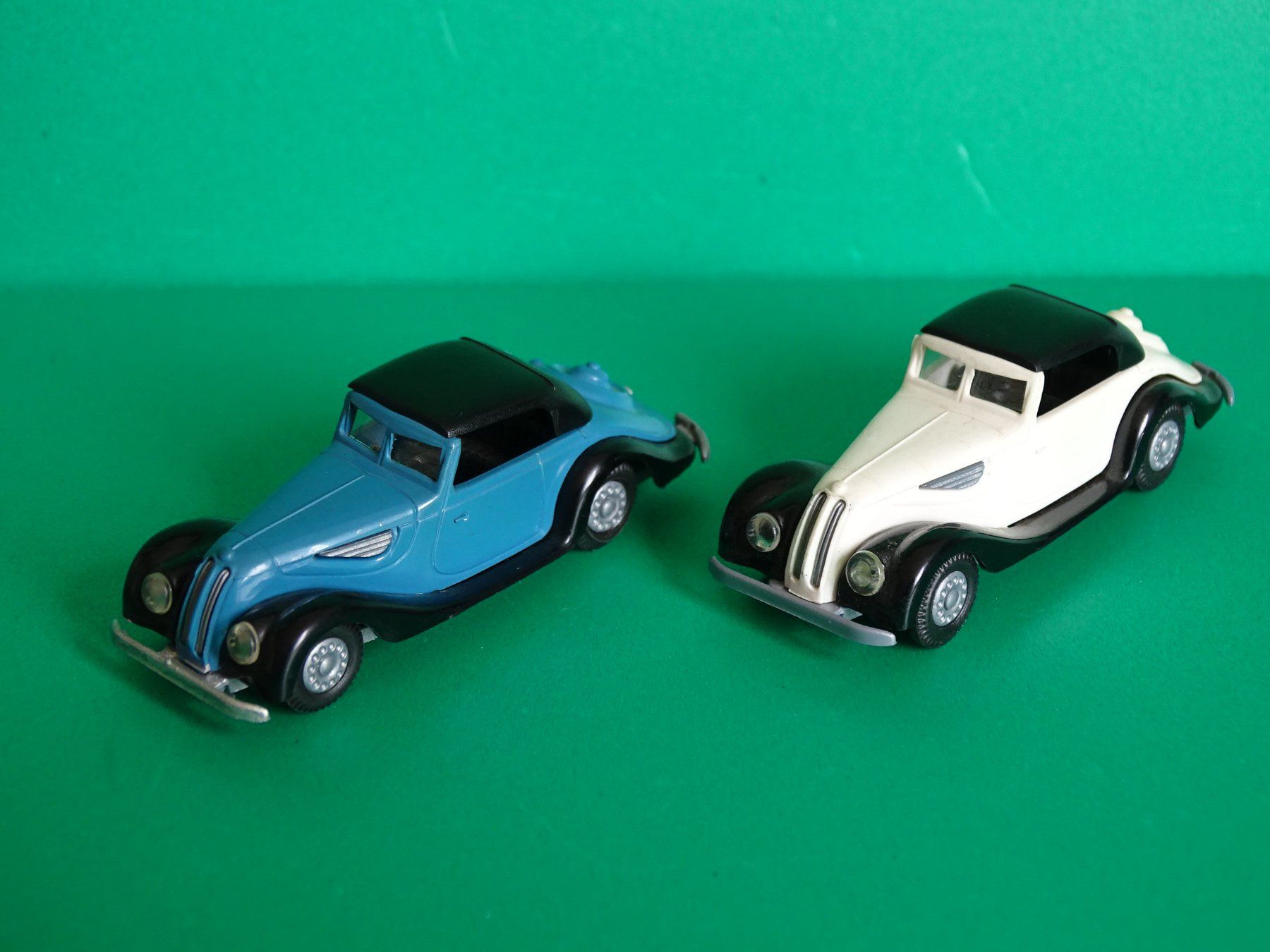Praliné Modellini d'auto: 2 x BMW 327 von Praliné 1/87 – Usato da Bretzwil venduto da Meex