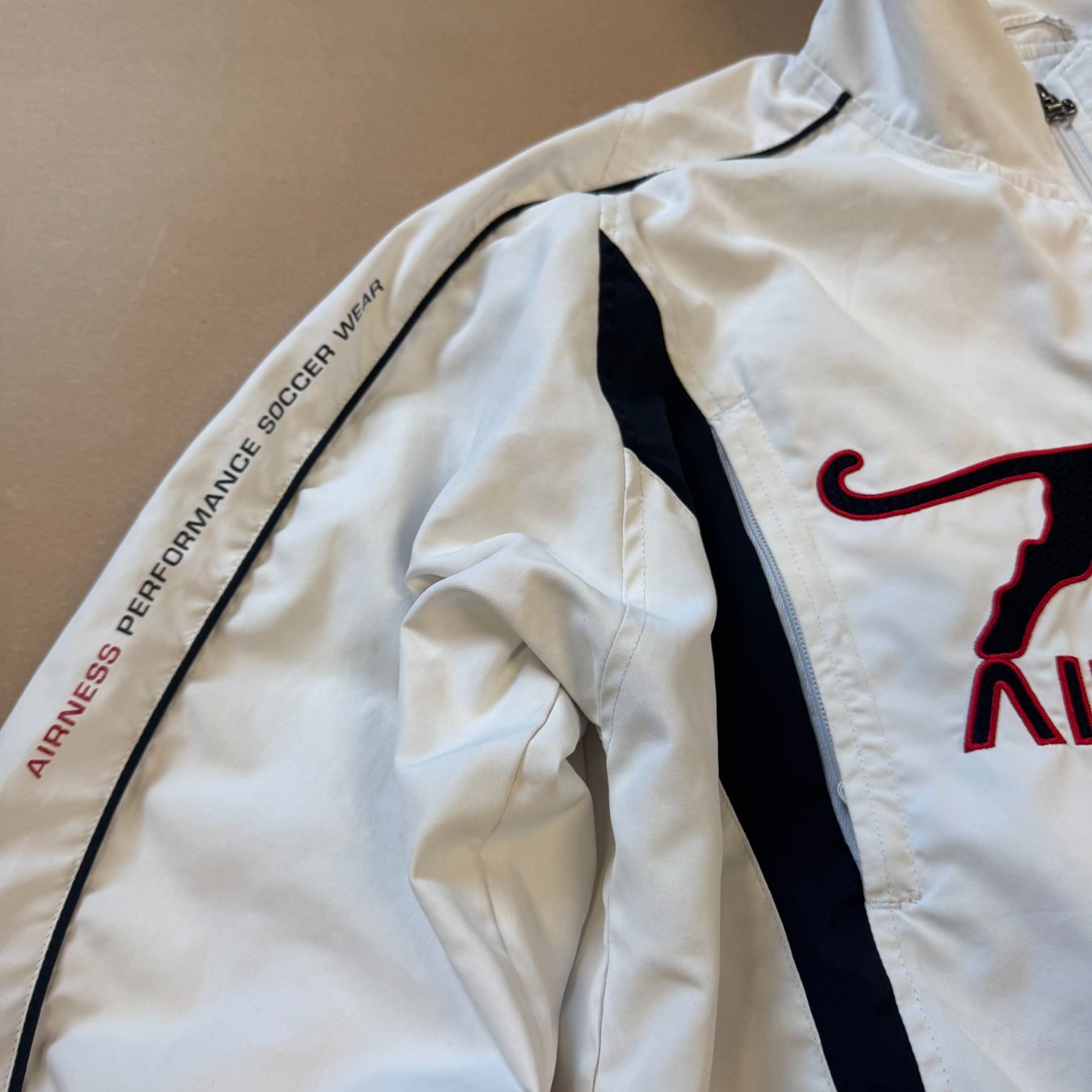 Nike Giacche: Airness Performance white oversize rain jacket (nike puma) – Usato da St. Gallen venduto da sourced_limited 1