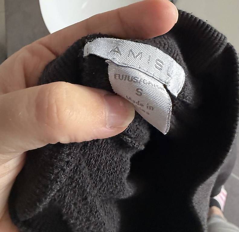 Pullover & Sweatshirts: SCHWARZER PULLOVER MIT RUECKENAUSSCHNITT – Gebraucht aus Affeltrangen von janaleiin 4