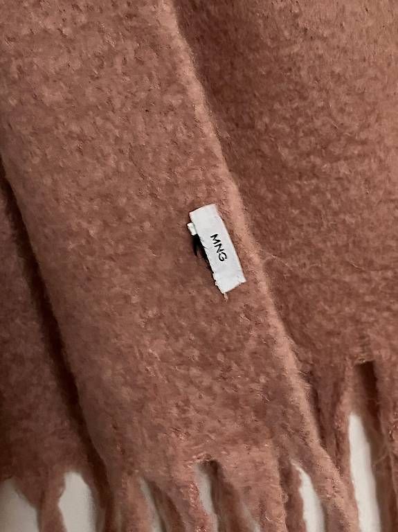 Foulard & Sciarpe: Rosa / Rose Schal von Mango – Usato da Zürich venduto da Imaime 1
