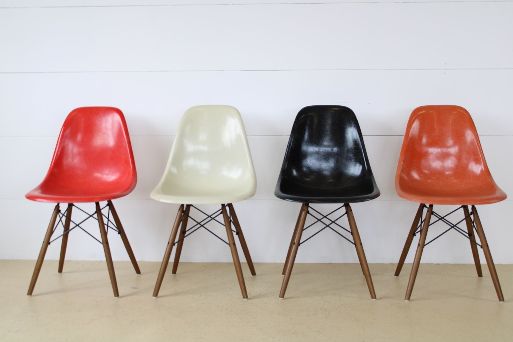 Stühle: Eames Fiberglas Stühle Hermann Miller – Gebraucht aus Meinisberg von atelier_TILIJA