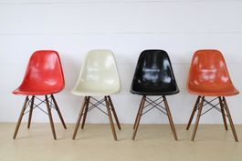 Eames Fiberglas Stühle Hermann Miller
