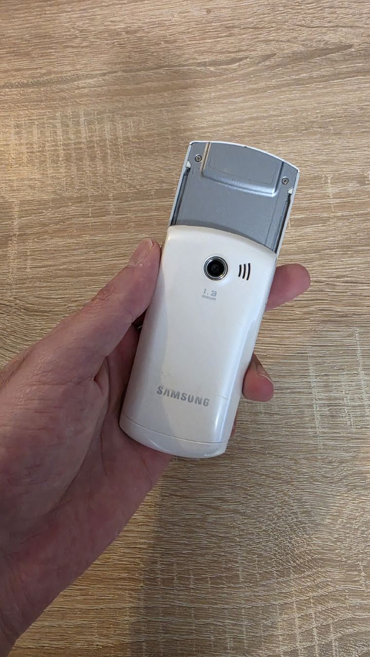 Samsung Handys / Smartphones: Samsung GT-E2550 Monte Slider, bon état – Gebraucht aus Grandson von Adrixx1422 1
