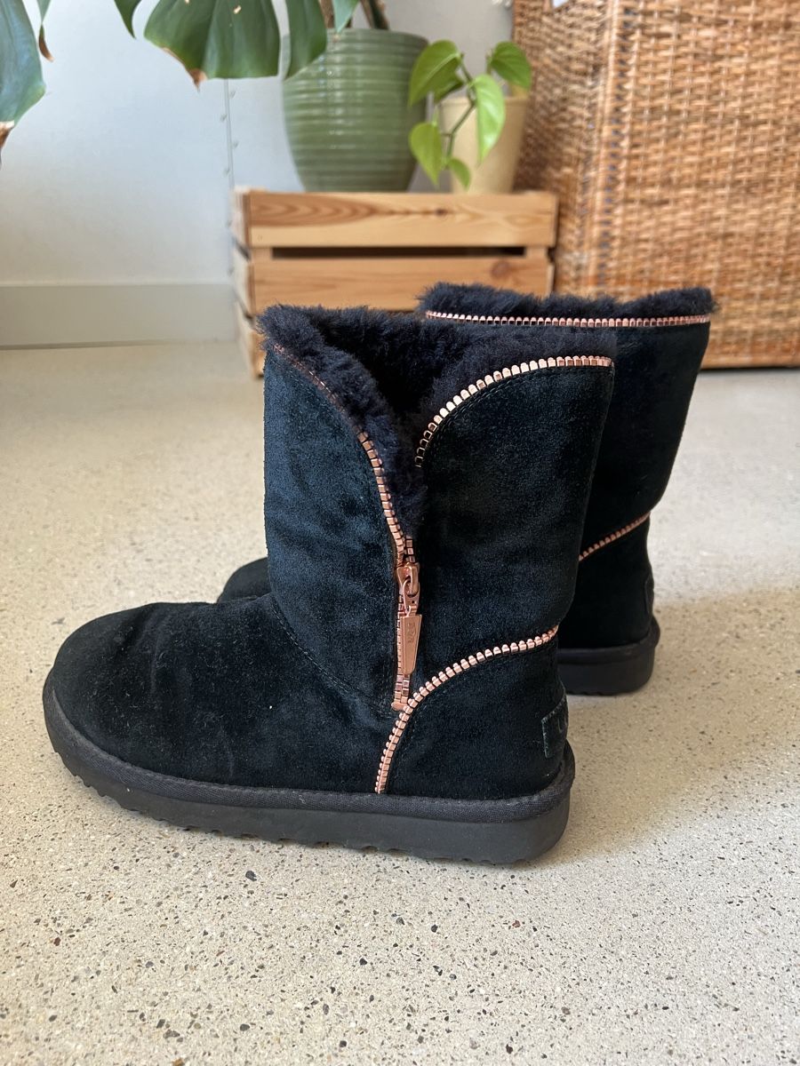 Ugg Scarpe da donna: Ugg Boots Gr. 38 Schwarz mit Reissverschluss – Usato da Basel venduto da lolixyz