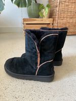 Ugg Boots Gr. 38 Schwarz mit Reissverschluss