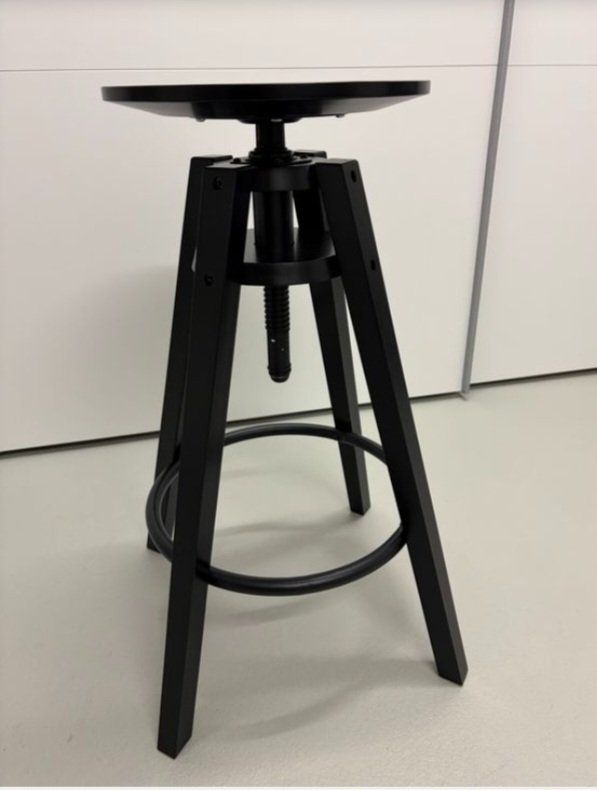 Ikea Hocker: Bar-Hocker DALFRED - Ikea - Schwarz- Holz – Gebraucht aus Romanshorn von inf_wdd8