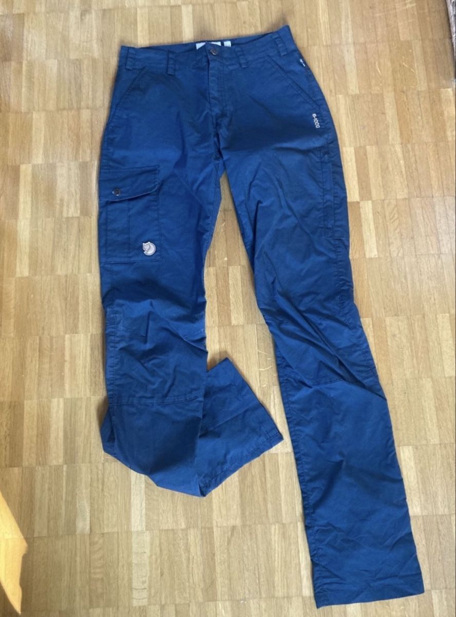 Fjällräven Pantaloni: Fjällräven Karla Lite Wanderhose, Grösse 36 navy – Usato da Steinhausen venduto da mel_8hrx