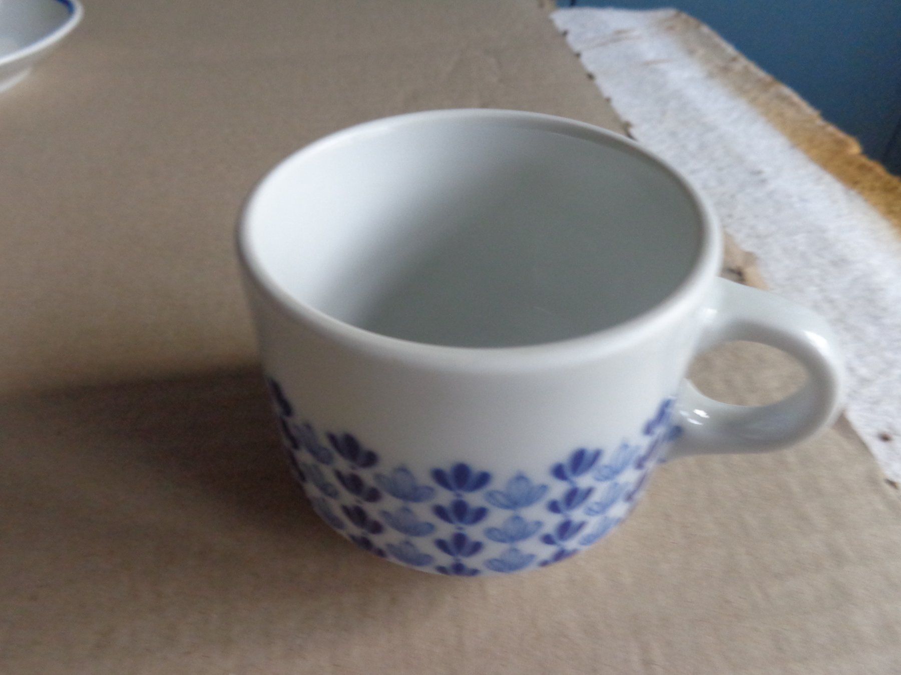 Set di piatti: Kaffee Geschirr Teller und Tassen mit Muster blau – Usato da Liestal venduto da Gecko16 6