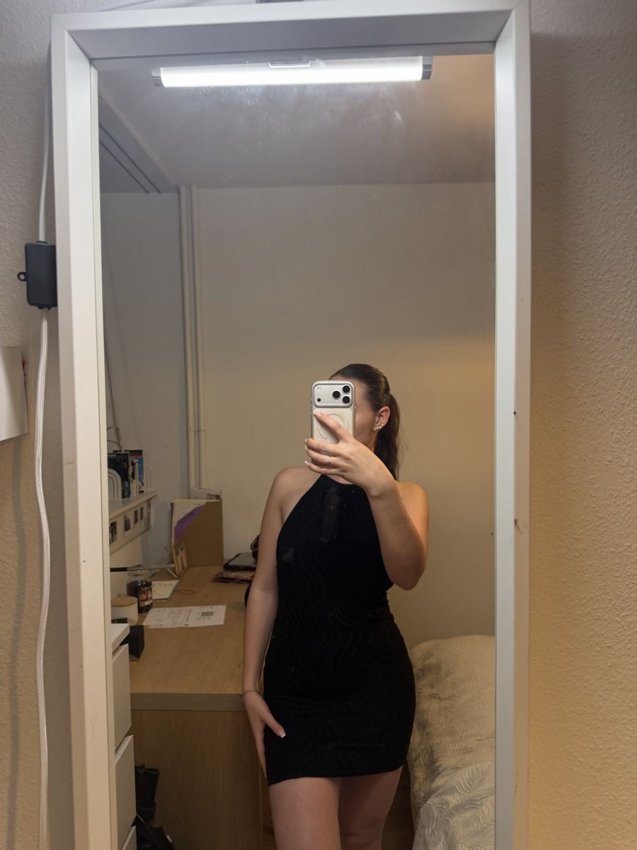 Bershka Vestiti: Robe noire - Bershka – Nuovo (secondo la descrizione) da Plan-les-Ouates venduto da ariana.stl
