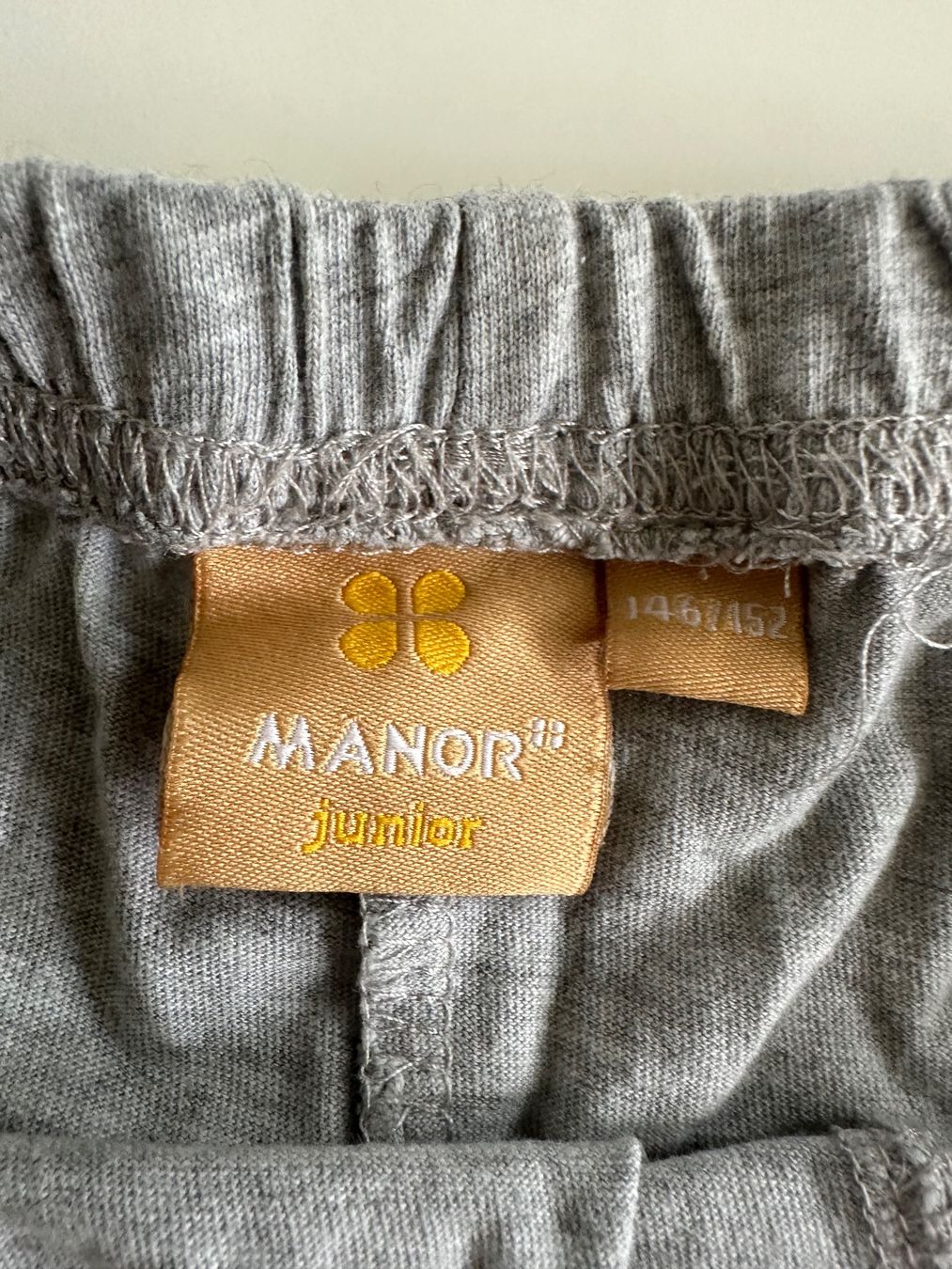 Pantaloni: 2 Kinder Shorts Grösse:146/152 – Usato da Lausen venduto da Swissart123 3