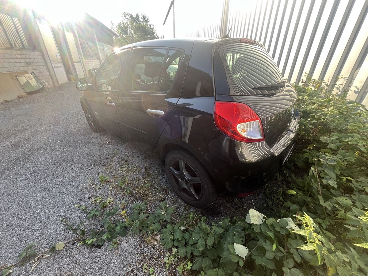 Renault Automobili: Renault Clio 1.2 16V – Difettoso da Luzern venduto da GGogo 2