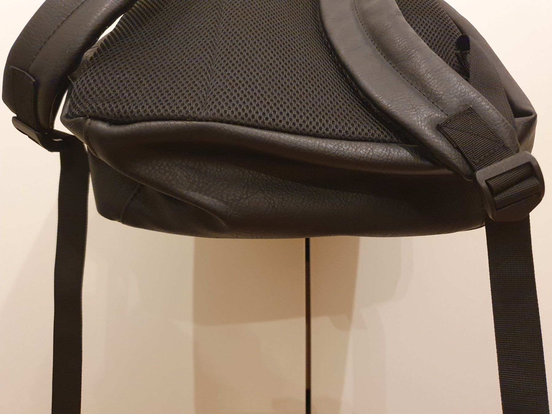 Rucksäcke: Kunstleder Rucksack schwarz, neuwertig – Neu (gemäss Beschreibung) aus Heinrichswil von sabi2809 5