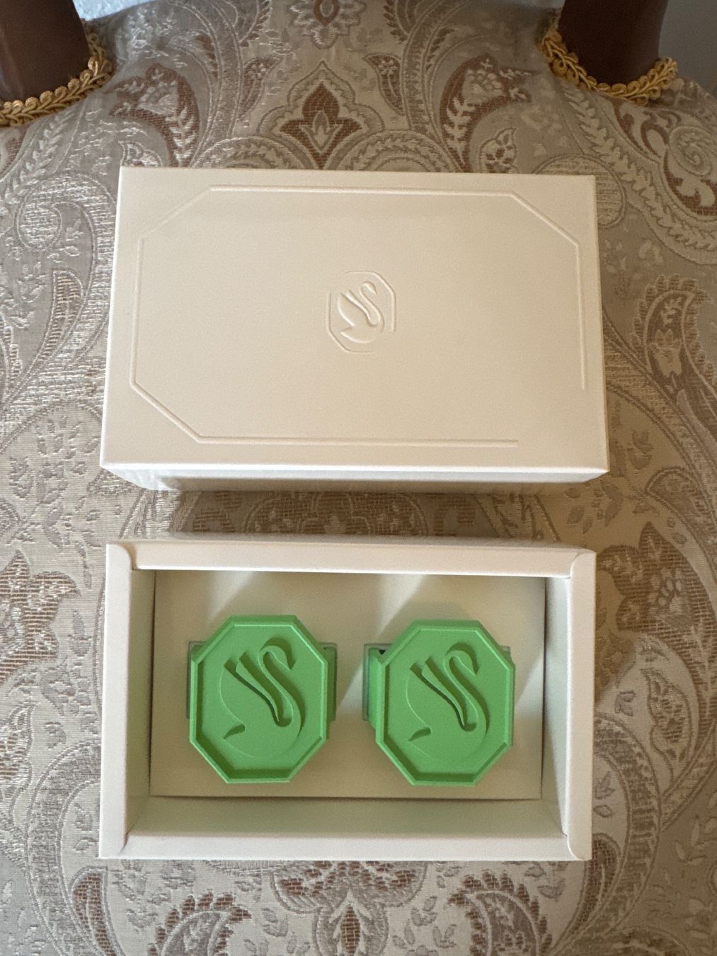 Altro in Decorazioni & Accessori: Swarovski Napkin Rings Green – Nuovo e nell'imballaggio originale da Lausanne venduto da sjc_8xtb