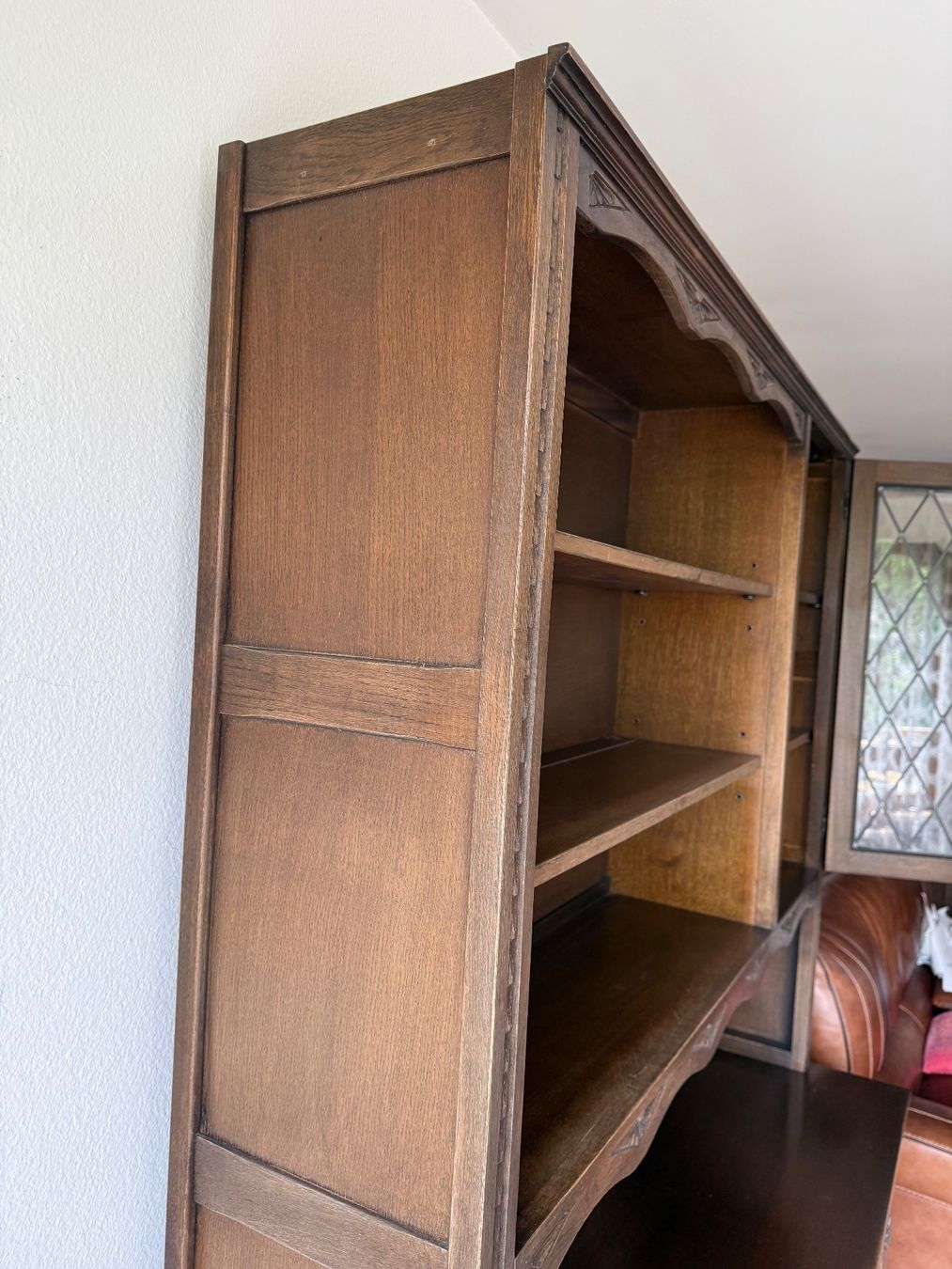 Vetrine: Massiver Eichen-Vitrinenschrank im Tudor-Stil – Usato da Itingen venduto da uhu777 7