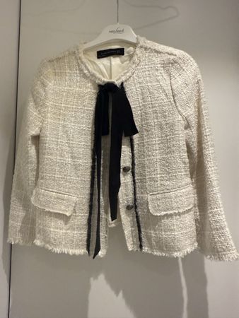 Zara Jacke, Gr. XS, Bouclé-Optik mit Schleife, Top Zustand!