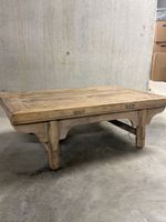 Antiker Couchtisch aus Holz im asiatischen Stil massiv