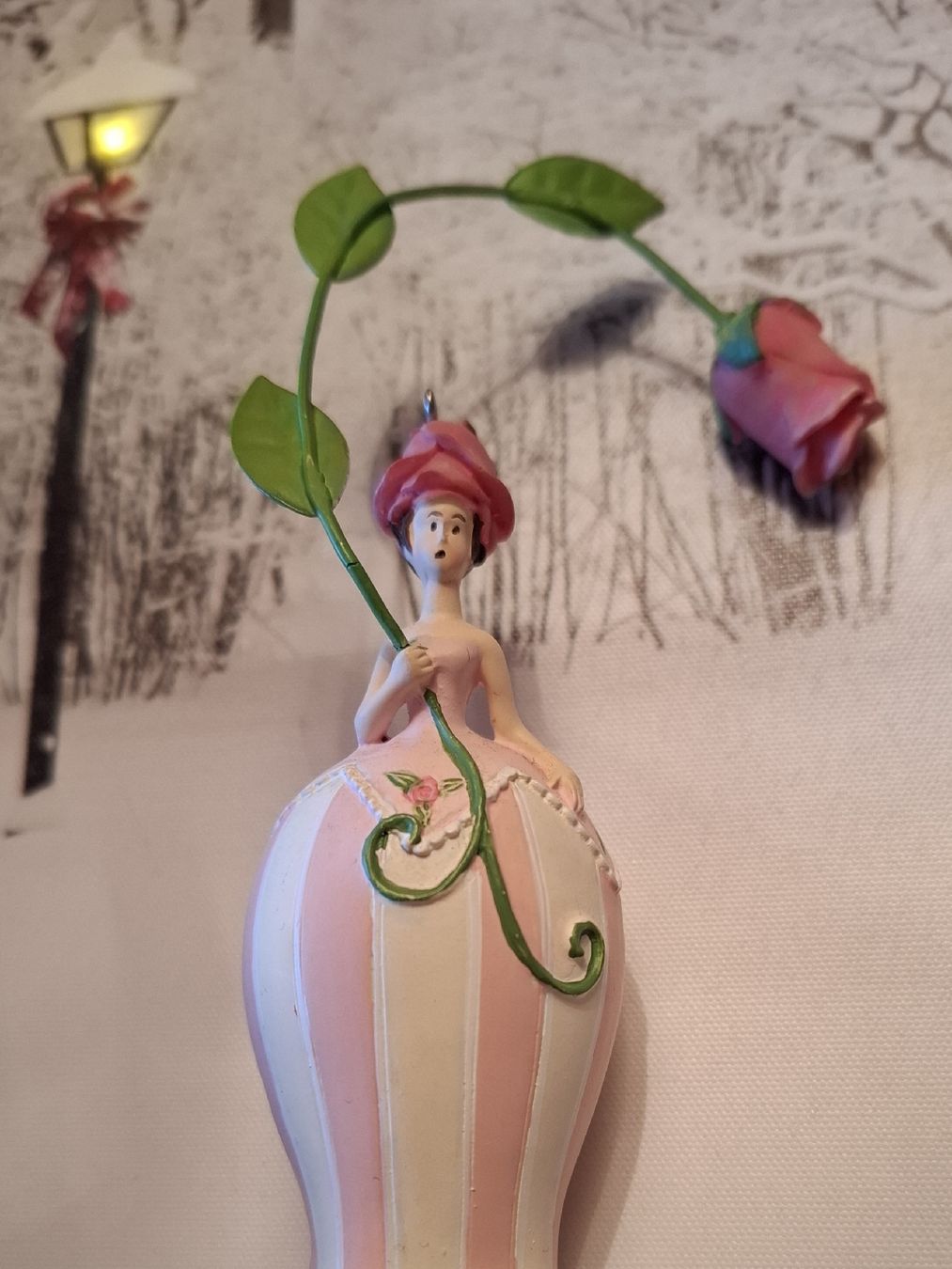 Figurines: KRINKLES BLUMENMÄDCHEN " POMPADOUR PINK ROSE" – Neuf (Voir description) à Gretzenbach par schibaya 1