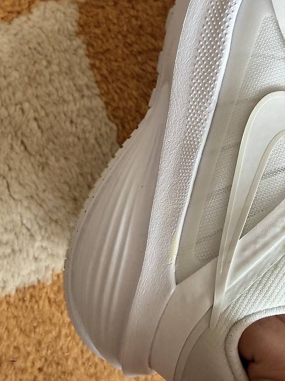 Chaussures femmes: Nike running blanches  Taille 38 – D'occasion à Lausanne par ama_6fzt 3