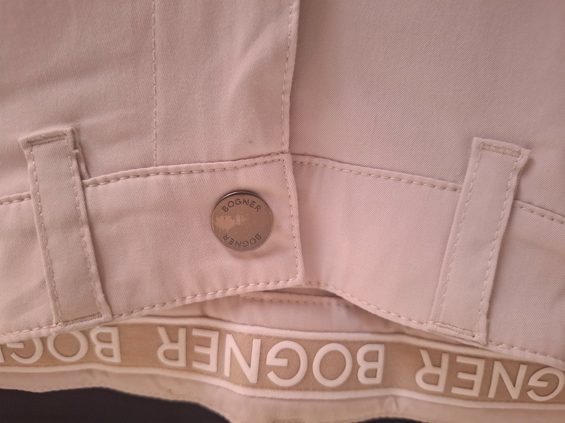 Bogner Pantaloni: Bogner Golfshorts beige und dunkelblau – Usato da Freienstein venduto da Flyfish3 4