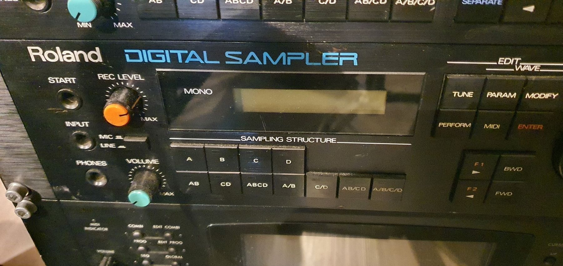 Roland Strumenti musicali: Roland mks100 Sampler Top Zustand – Usato da Muri AG venduto da Jeromia 2