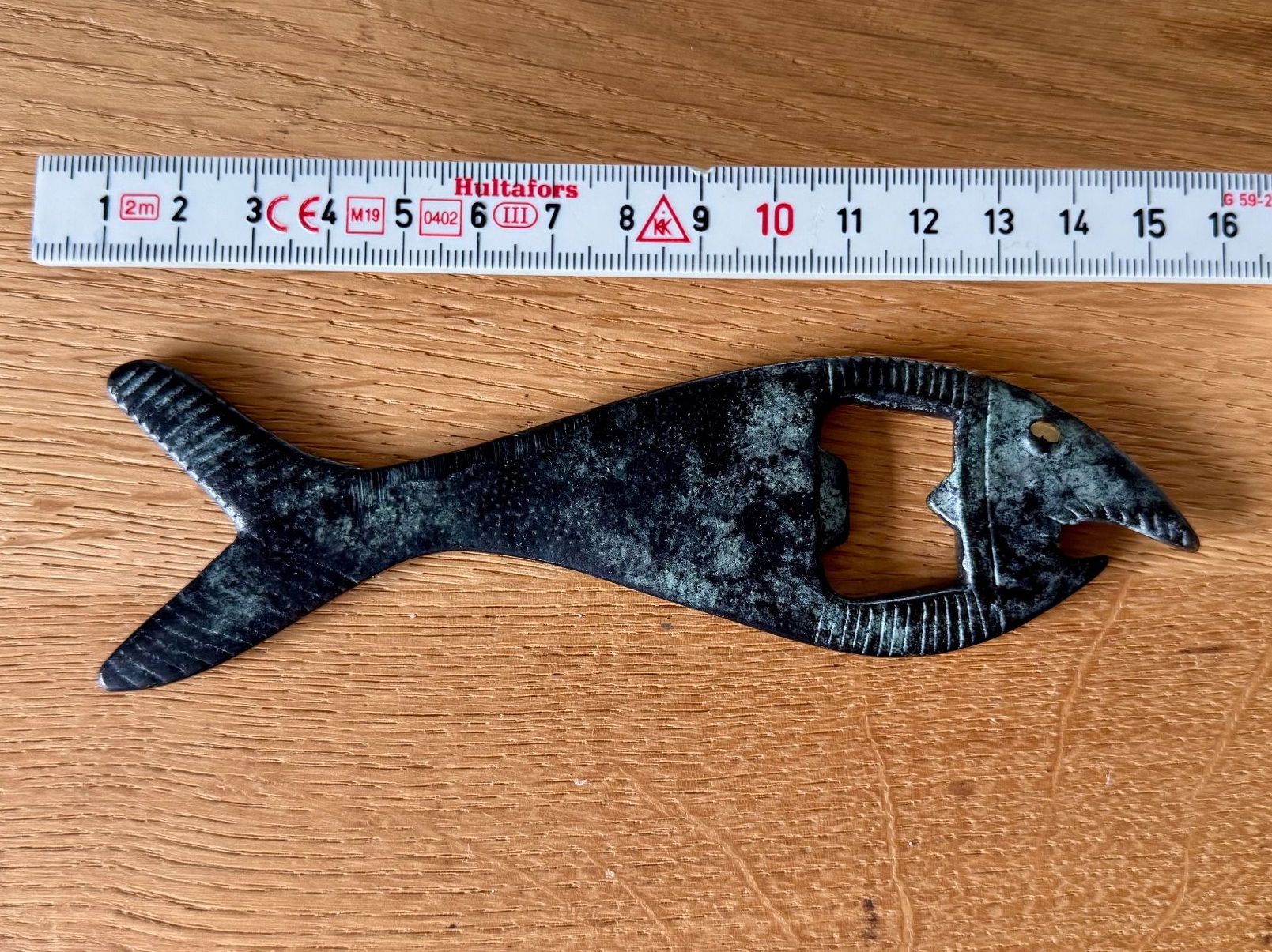 Flaschenöffner & -verschlüsse: Wunderschöner älterer Fisch Flaschenöffner aus Bronze – Gebraucht aus Rothrist von Fondgruebe 2