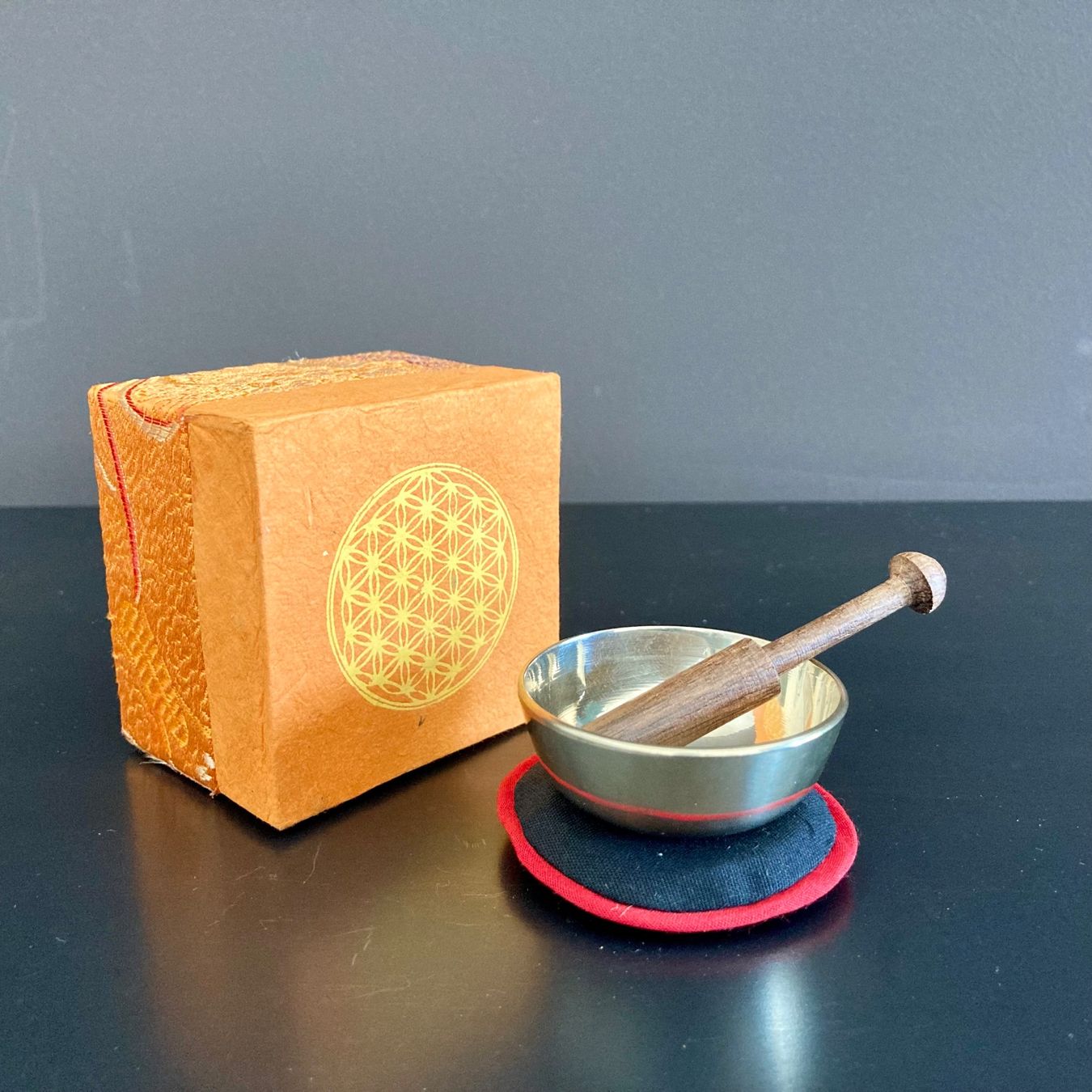 Strumenti musicali: Mini-Klangschale «Blume des Lebens» – Nuovo e nell'imballaggio originale da Aarau venduto da sonantro 1