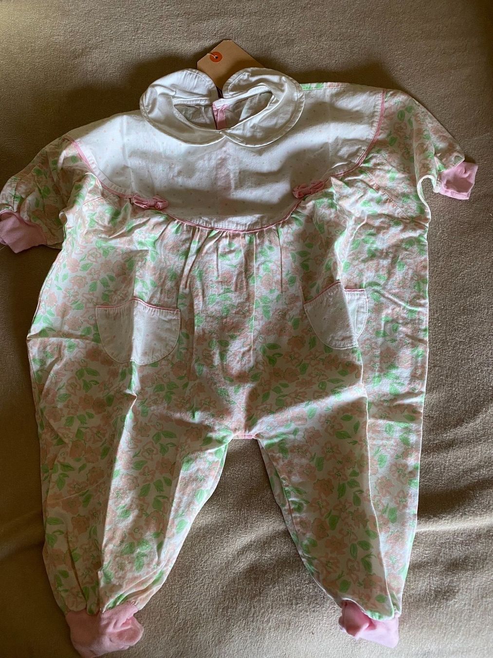 Pyjamas & Ähnliches: Babyanzug – Gebraucht aus Bellach von Legdance