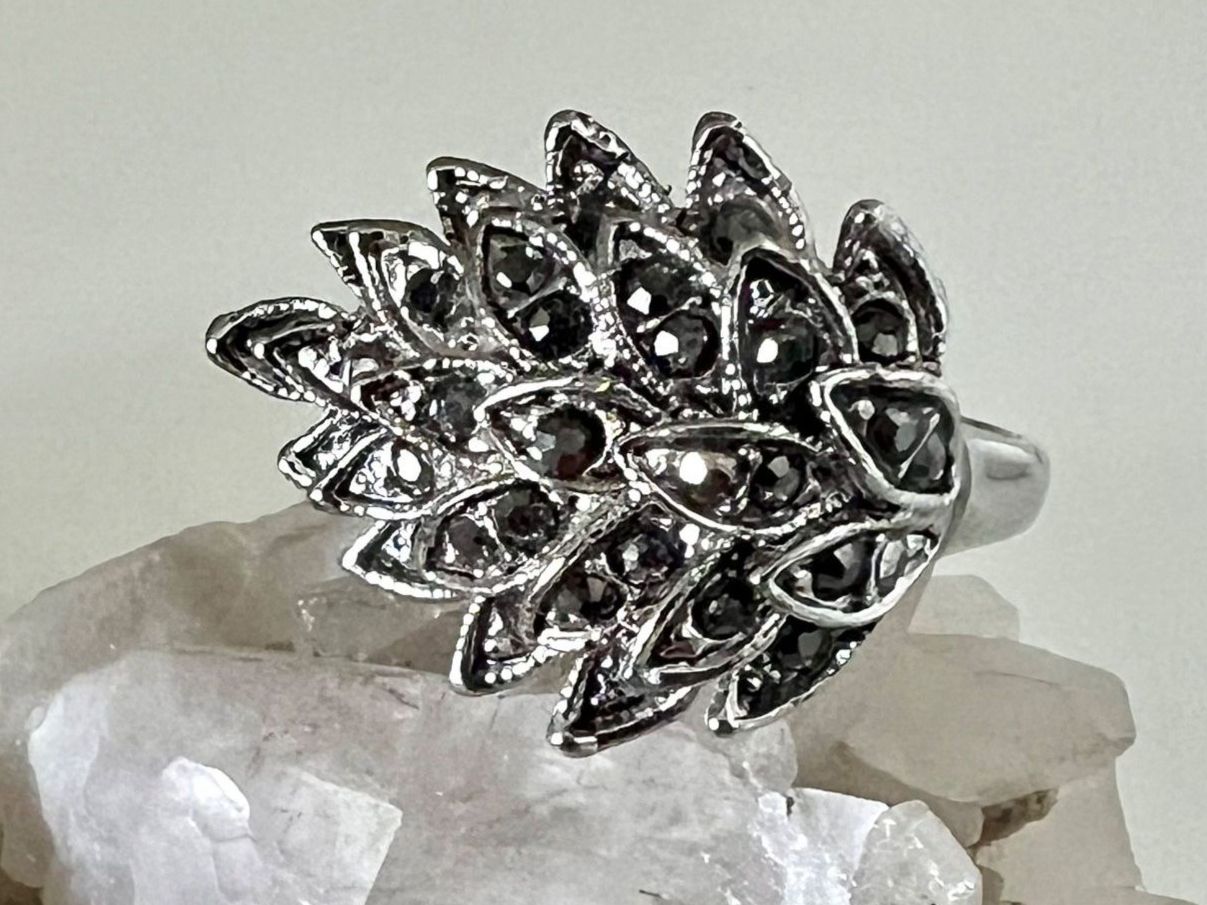 Anelli: Vintage Statement Ring mit funkelnden Markasiten, versilbert – Usato da Ruswil venduto da artbyhand 1