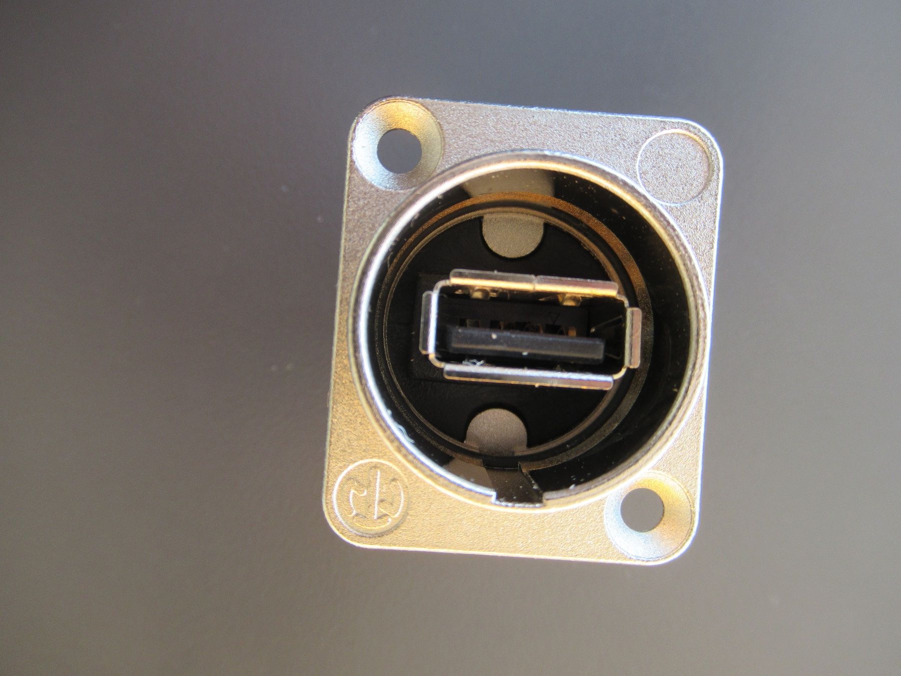 Neutrik Laufwerke & Adapter: Durchführungsadapter USB-A 2.0 auf USB-B 2.0, Neutrik – Neu und originalverpackt aus Obergösgen von cairn