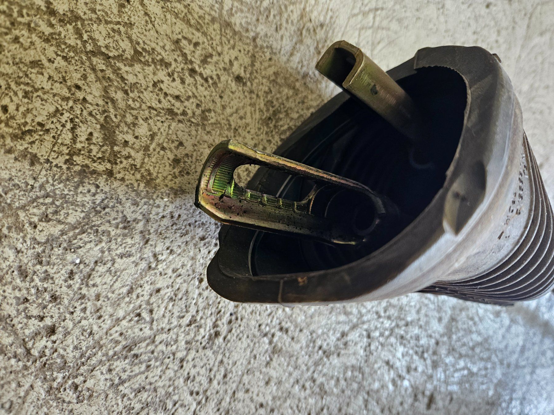 Audi Tutti pezzi di ricambio auto: Schaltgestänge Audi S4 b5 – Usato da Männedorf venduto da go-rs484 2