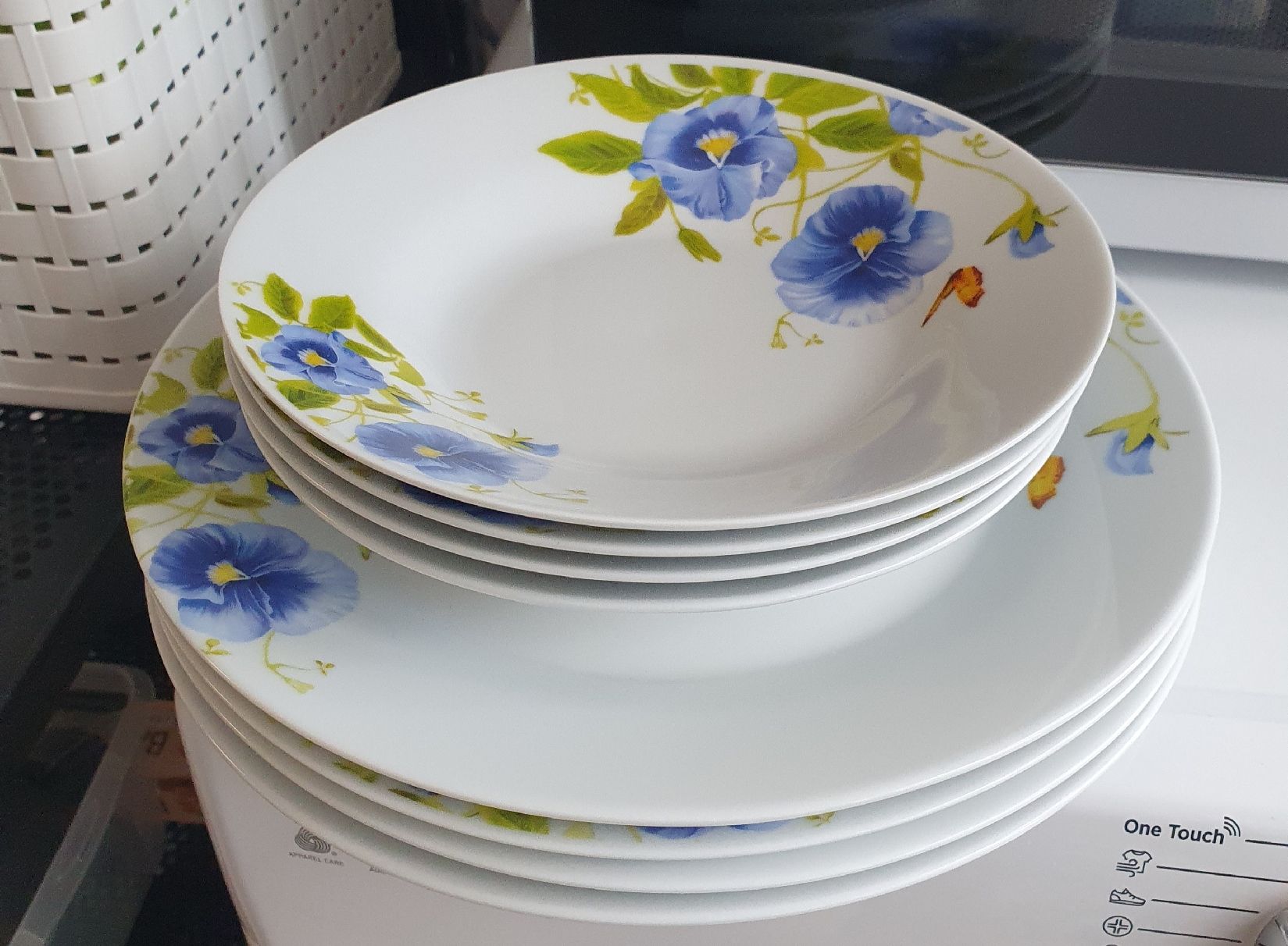 Geschirrsets: Essservice  8 teilig .Blumen  – Gebraucht aus Klingnau von Fee1960 1