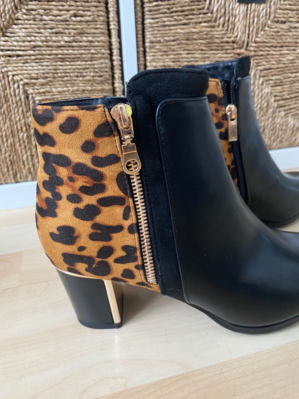 Scarpe da donna: Leopard print boots UK8 – Nuovo (secondo la descrizione) da Safenwil venduto da rgs_tg62 3
