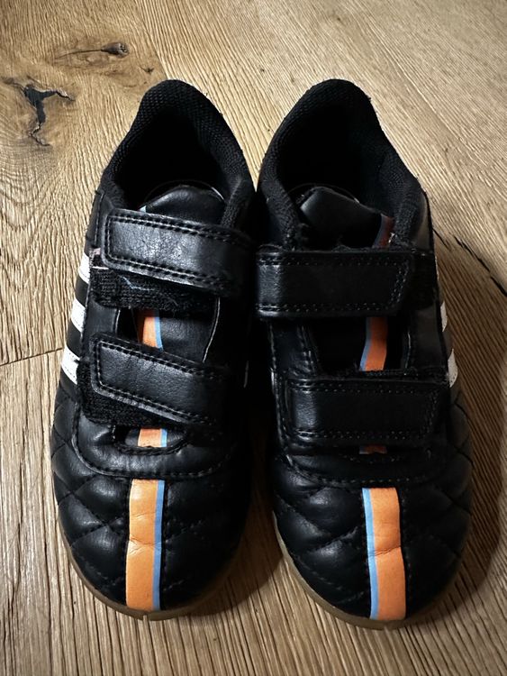 Adidas Chaussures garçon: Adidas Hallenschuhe Gr. 30 – D'occasion à Biel-Benken BL par Moolie