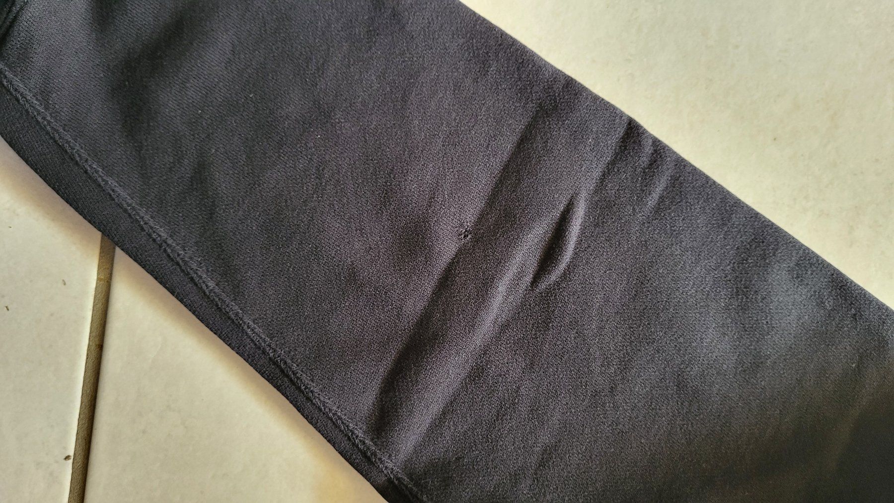 Pulls & Sweat-shirts: 2 Pullover Uniqlo UT KAWS Grösse 150 – D'occasion à Konolfingen par Chonu 2